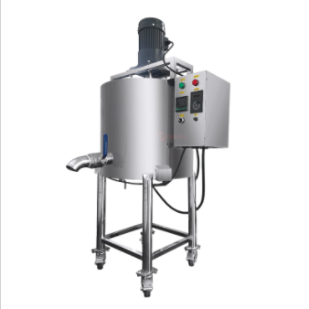 Яка функція нагрівального змішувального резервуара, оснащений двигуном, що регулює швидкість?